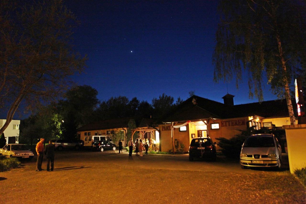 Balassagyarmat Sztar Motel Etterem מראה חיצוני תמונה