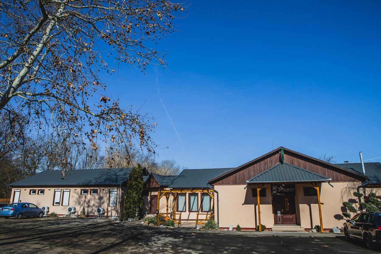 Balassagyarmat Sztar Motel Etterem מראה חיצוני תמונה